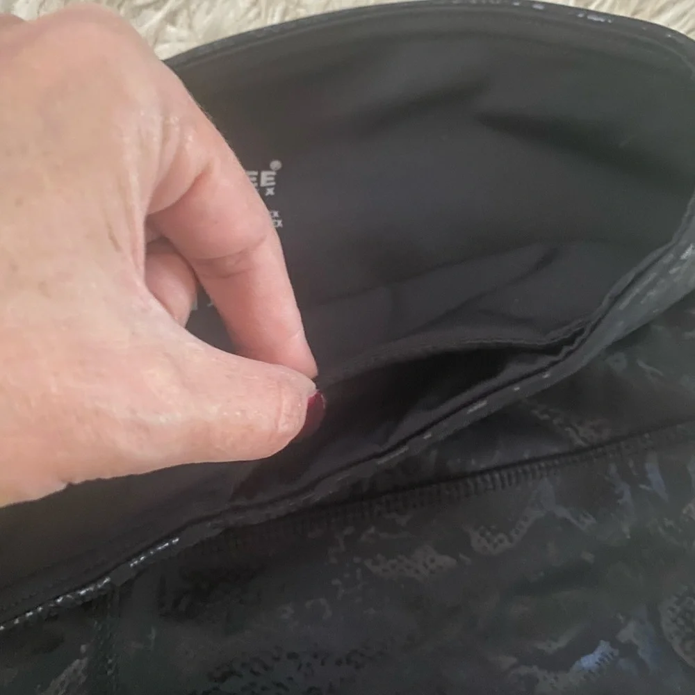 90’Degree Obsidian Snakeskin Foil UpLift Leggings - Picture 10 of 11